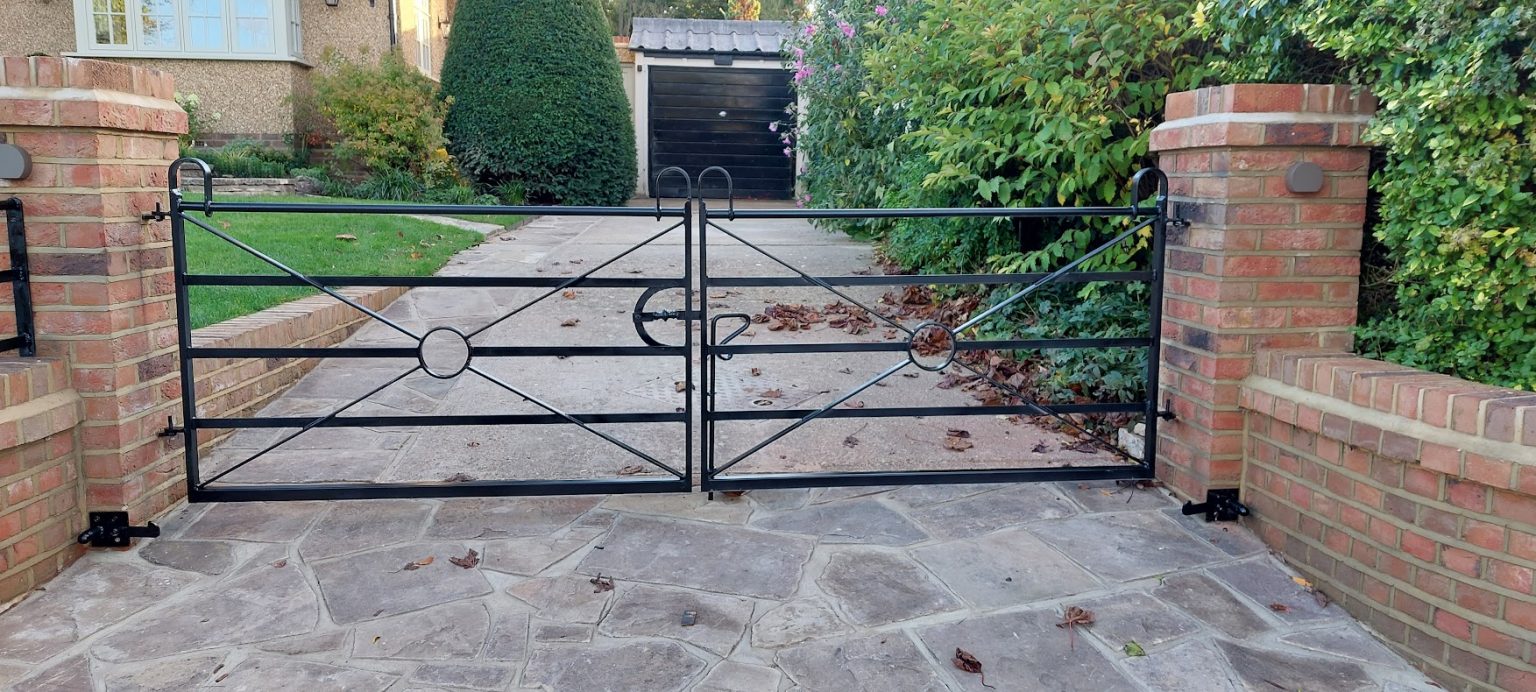 Wrought iron gates, made to measure. - Ironworks Crawley