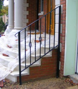 Small hand rail down 4 steps