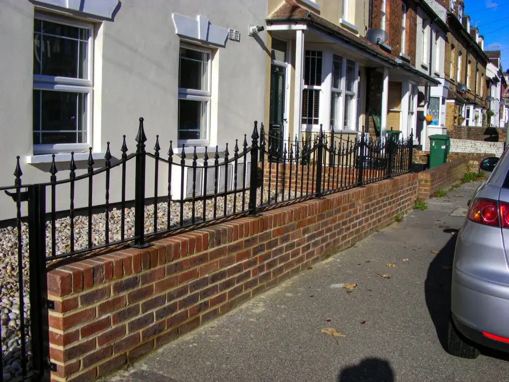 long wall railing without brick piers