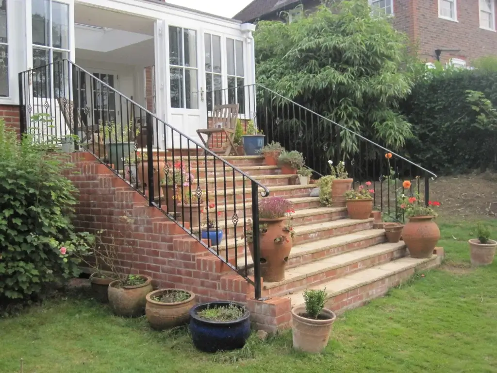 Hand rail down steps
